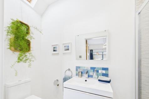 Bedroom Two En-suite
