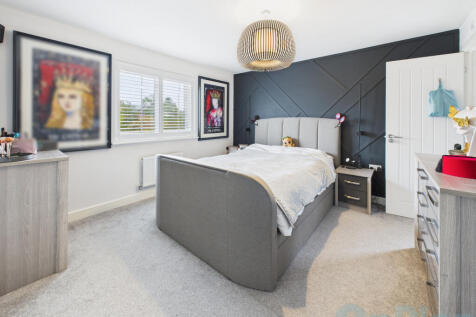 CAM04024G0-PR0038-STILL006