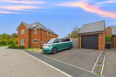 16 Wayne Gardens, Oxley driveway sunset