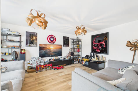 CAM04024G0-PR0038-STILL016