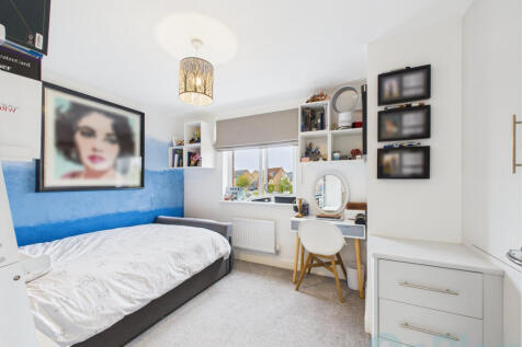 16 Wayne Gardens, Oxley Bedroom 2