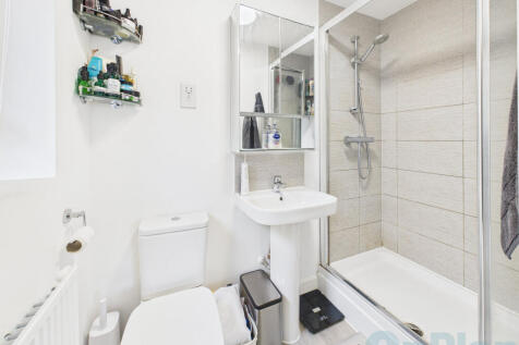 16 Wayne Gardens, Oxley master ensuite