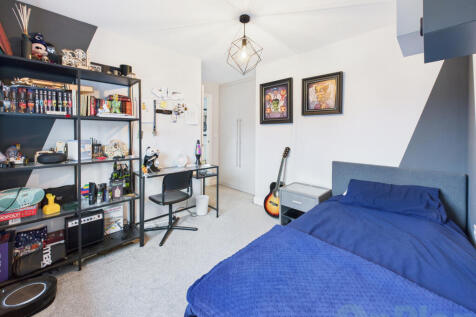 CAM04024G0-PR0038-STILL003