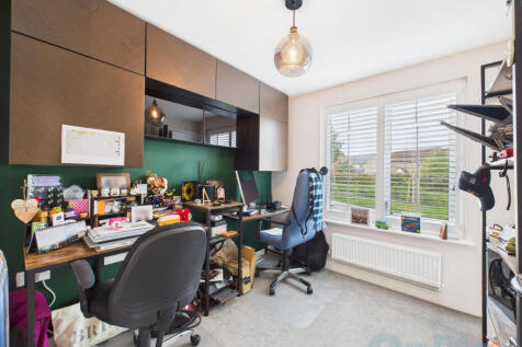 16 Wayne Gardens, Oxley office