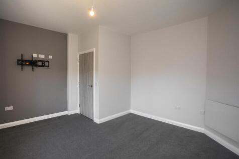 030222-  4 Bank Hous