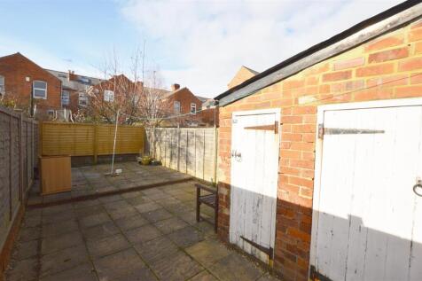 49 York Road - garden.JPG