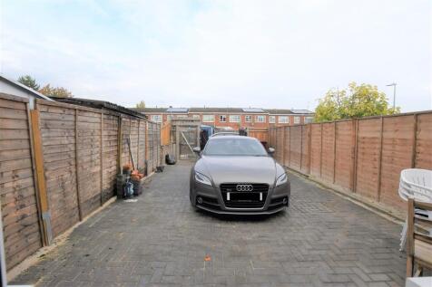 61 Amersham Road rear driveway