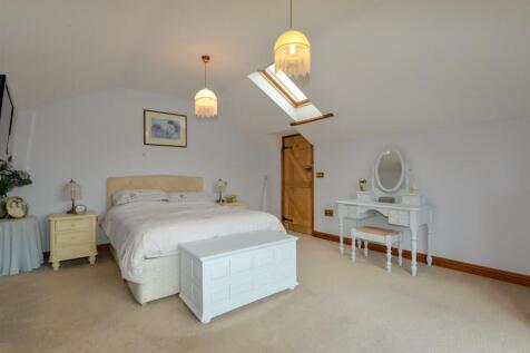 Bedroom1 3.jpg