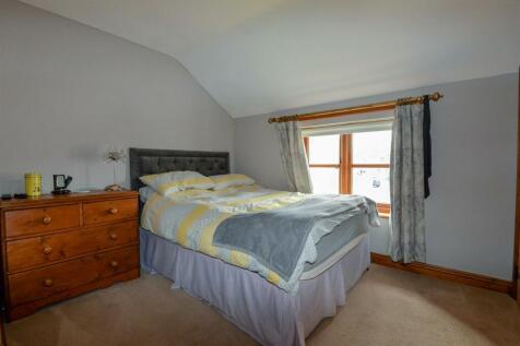 Bedroom2 3.jpg