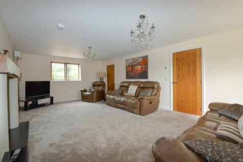 Living Room 2.jpg