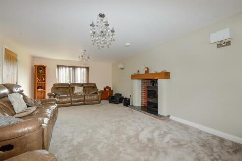 Living Room 3.jpg