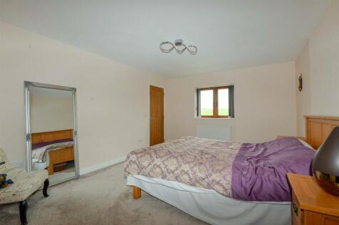 Bedroom1 3.jpg
