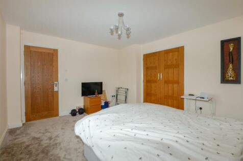 Bedroom2 3.jpg
