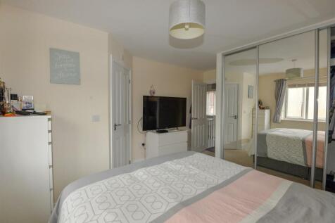 Bedroom1 3.jpg