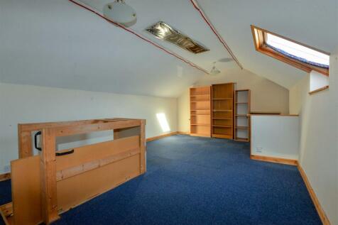 Attic Room 1.jpg