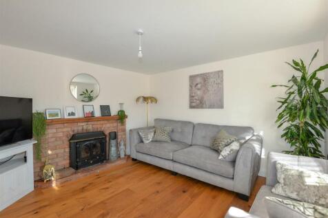 Living Room 1.jpg