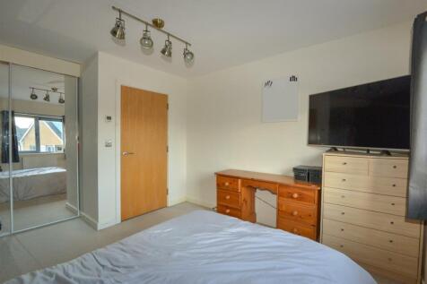 Bedroom1 3.jpg