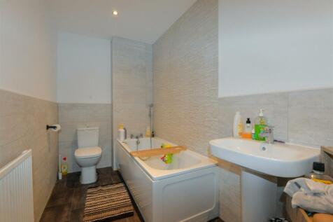 Bathroom 1.jpg