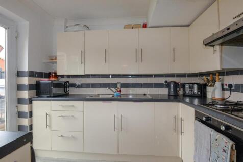 Kitchen 1.jpg