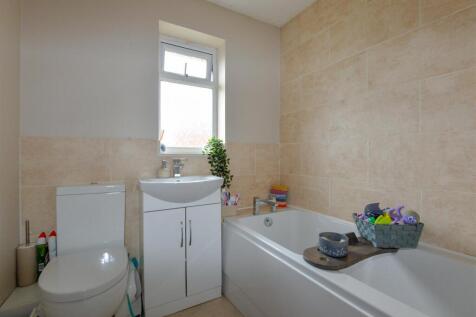 Bathroom 1.jpg