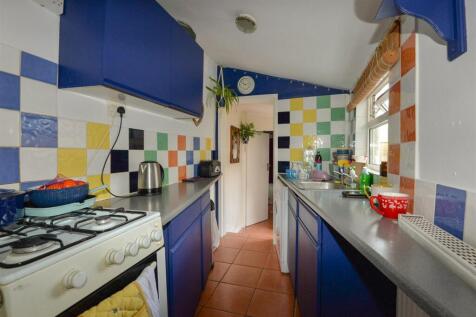 Kitchen 1.jpg