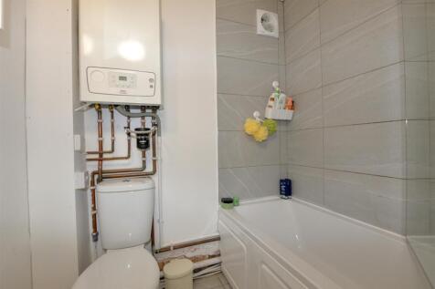 Bathroom 1.jpg
