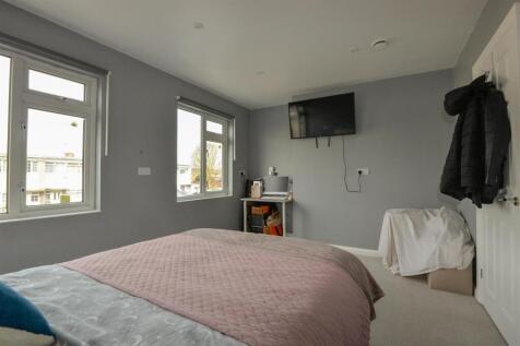 Bedroom3 4.jpg