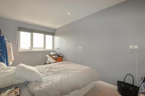 Bedroom2 3.jpg