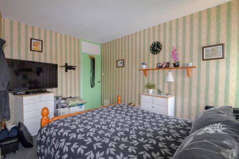 Bedroom2 3.jpg