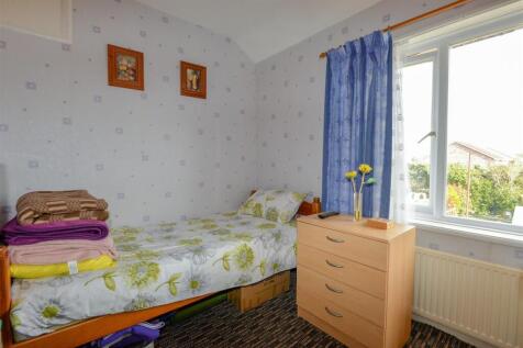 Bedroom4 1.jpg