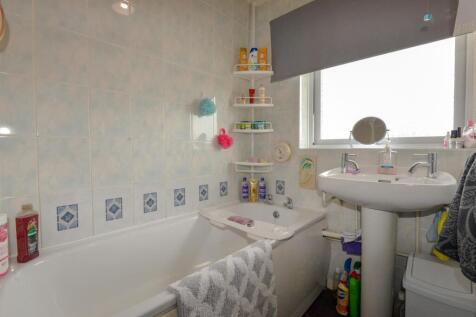 Bathroom 1.jpg