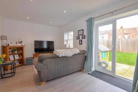 Living Room 1.jpg