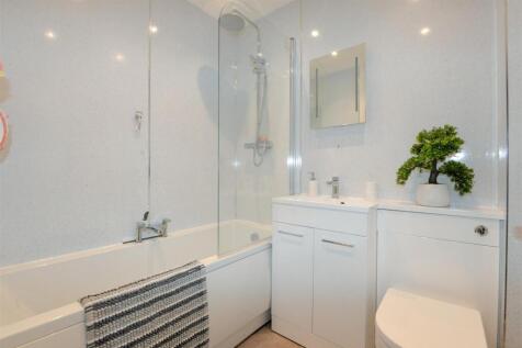 Bathroom 1.jpg