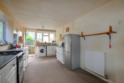 Kitchen 2.jpg