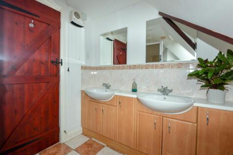 Ensuite 2.jpg
