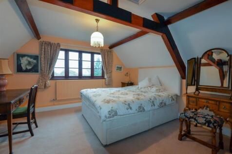 Bedroom2 3.jpg