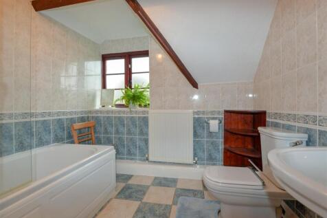 Bathroom 1.jpg