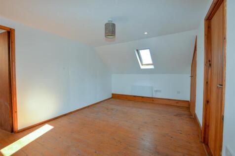 Bedroom1 3.jpg