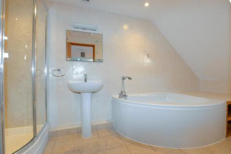 Bathroom 1.jpg