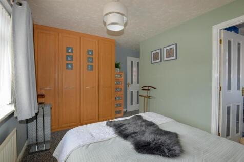 Bedroom1 3.jpg