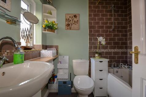 Bathroom 1.jpg