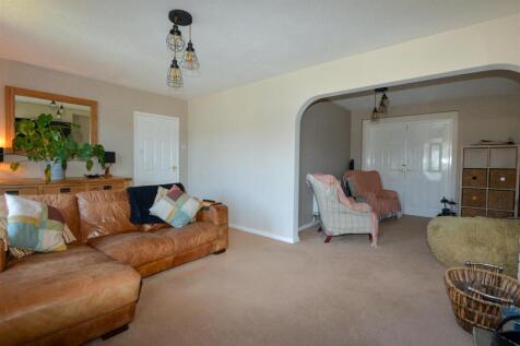 Living Room 5.jpg
