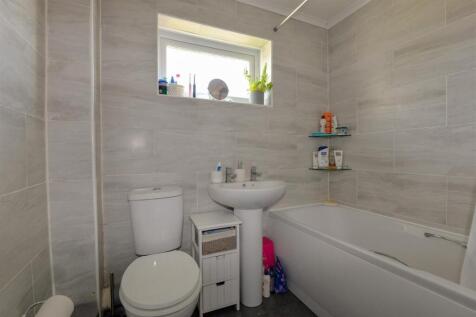 Bathroom 1.jpg