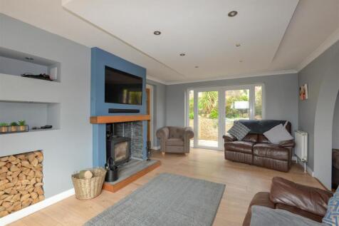 Living Room 3.jpg