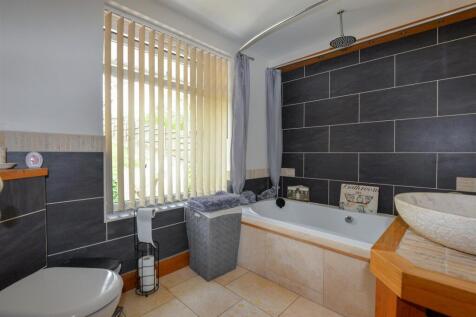 Annexe - Bathroom 1.jpg
