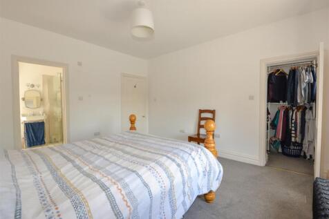 Bedroom1 3.jpg