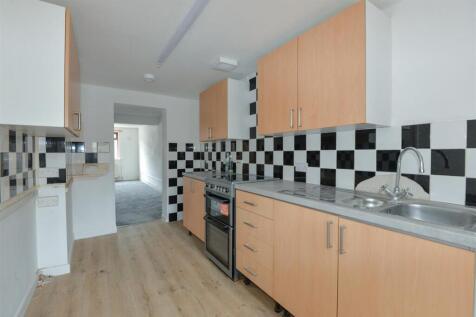 Kitchen 2.jpg