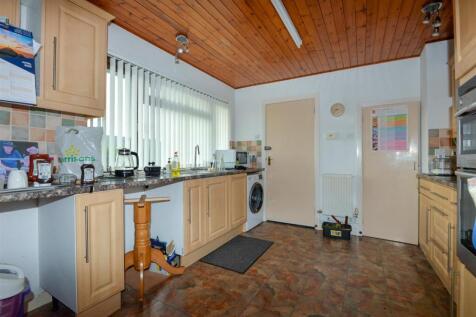 Kitchen 1.jpg