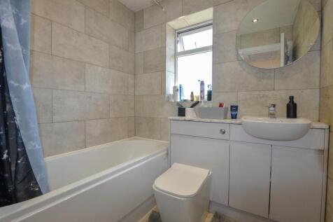 Bathroom 1.jpg