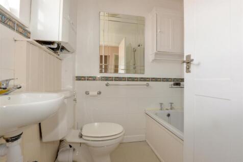 Bathroom 1.jpg